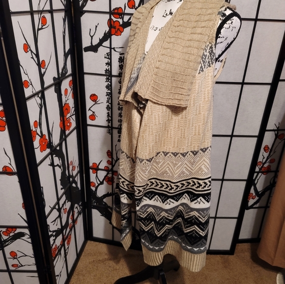 G.H. Bass & Co Ladies Acrylic Earthy Colors Aztec Art Vest Sleeveless/Size Small - Picture 2 of 8